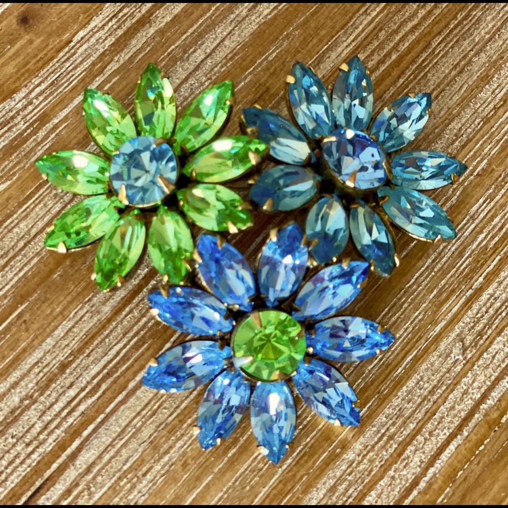 Vintage Stunning Rhinestone Flower Brooch